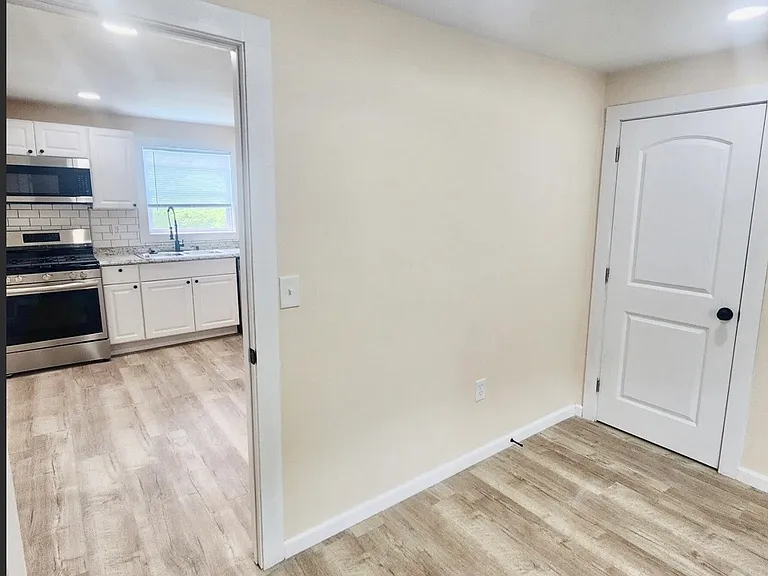 3555 Lossing St #B — Photo 7