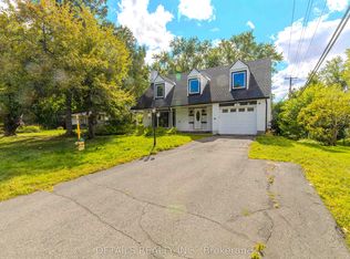 20 Trillium Ave E, Ottawa, ON K2E 5M9