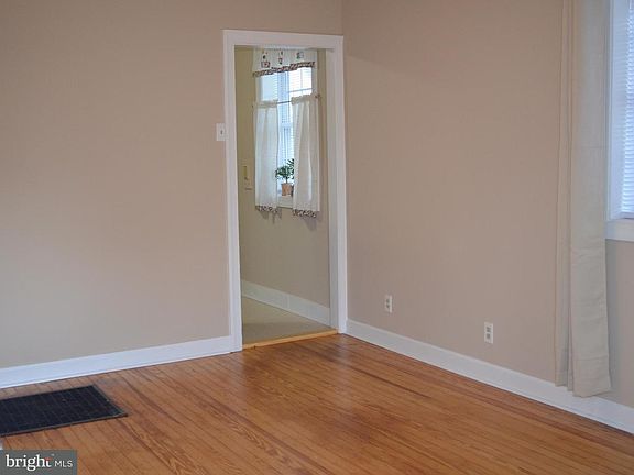 4th image of 405 Monticello Ave