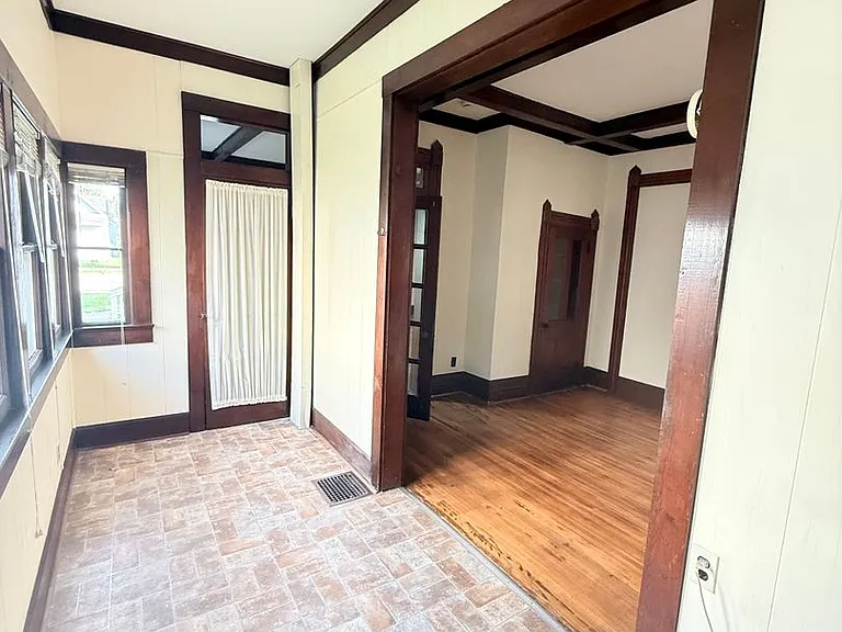 1603 E Oak St #1 — Photo 2