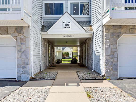 5th image of 906 Scarlet Oak Ave