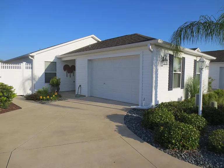 2220 Pilar Pl — Photo 2