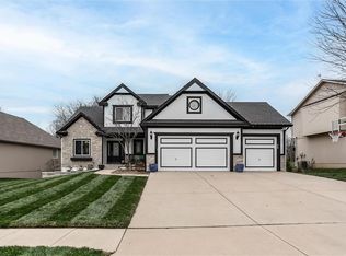 1031 S 11th St, Louisburg, KS 66053