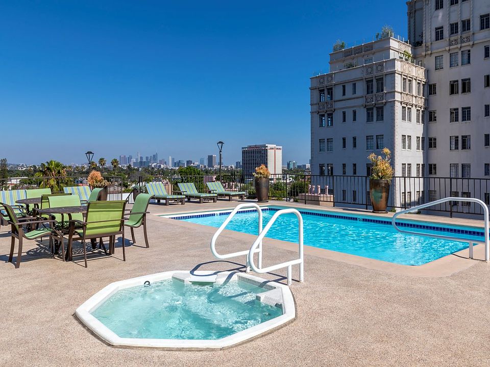 Chelsea Court Roof Top Pool