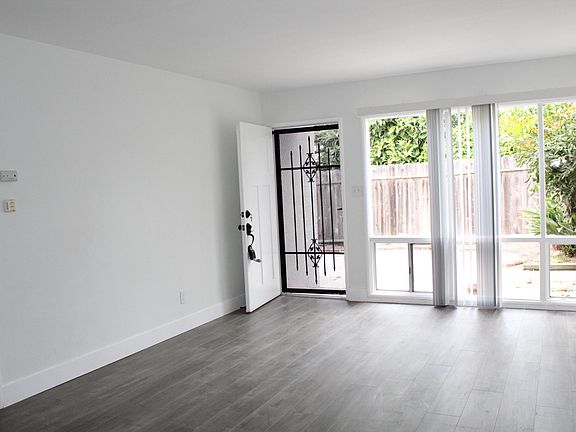 4th image of 4821 Iroquois Ave