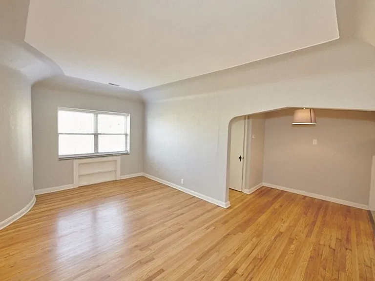 5835-45 Lindenwood Avenue — Photo 5