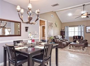 410 Old Lexington Rd, Elgin, TX 78621