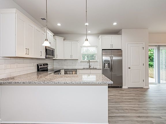 4th image of 1119 Rhyne Rd