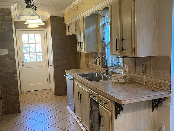 2nd image of 1749 Stonegate Ct