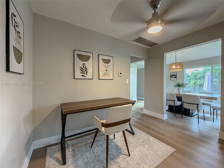 1813 SW 10th St — Photo 14