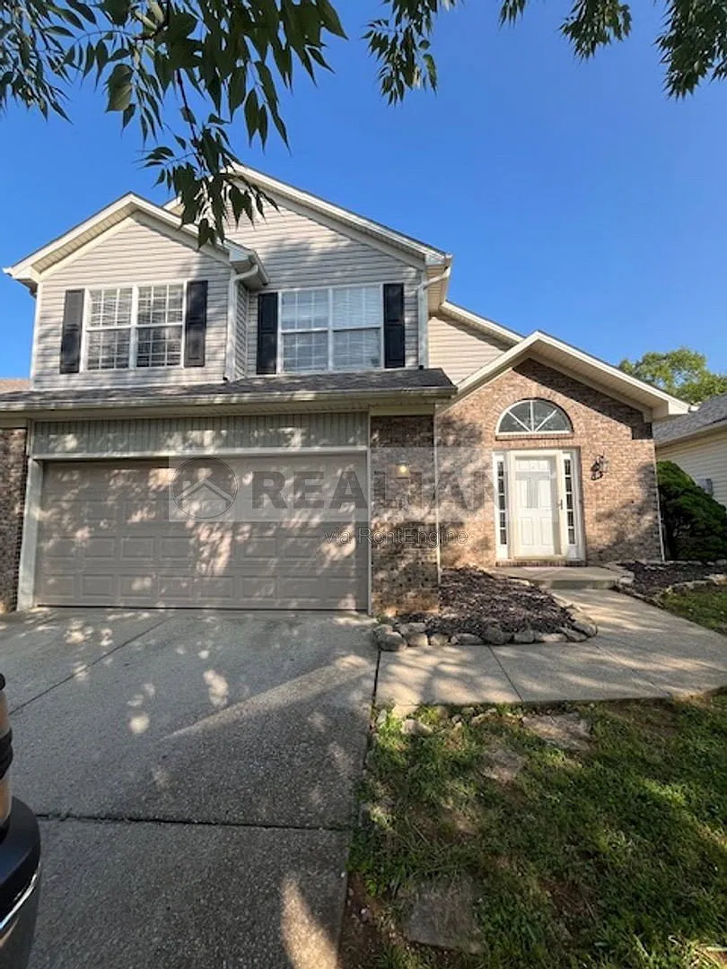 3 bed, 2.5 bath, 1585 sqft, $2,200 — Photo 2