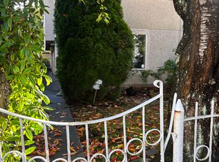 3668 Ontario St, Vancouver, BC V5V 3G1