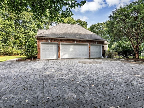 5th image of 52 Goodnow Ln