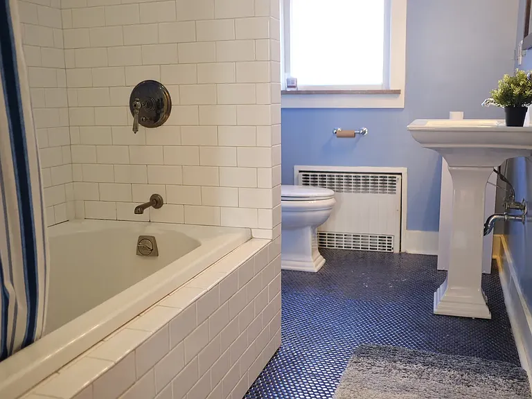 1041 Mirror St — Photo 21