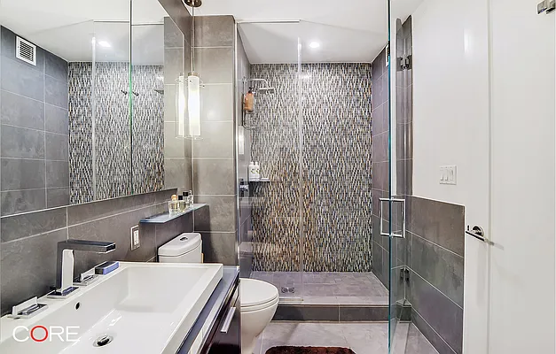 Rented by CORE | media 27