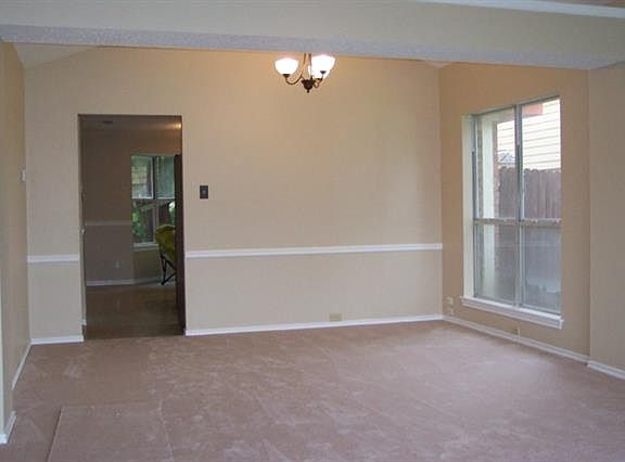 4th image of 1205 Hyde Park Ct