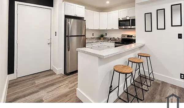 3 bed, $2,300 — Photo 1