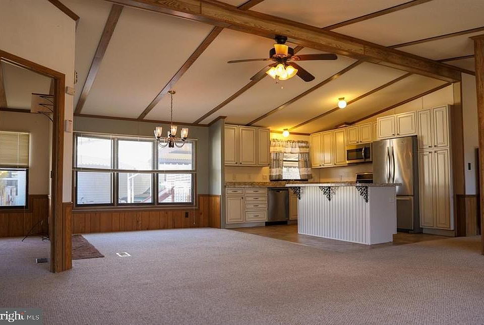 2nd image of 8 Fawn Ln
