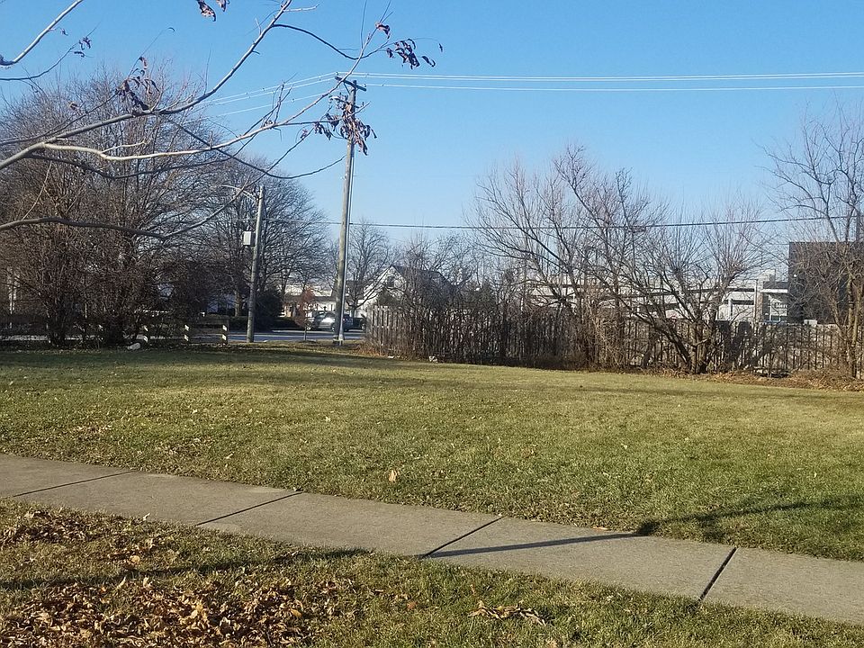 1st image of 200 Rosewood Ct