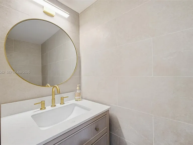 17800 Atlantic Blvd #Penthouse 3 — Photo 10