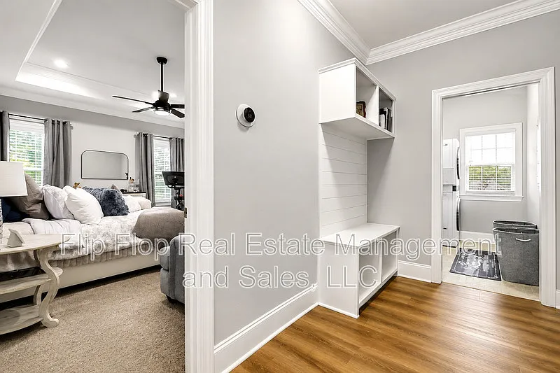 3 bed, 2.0 bath, 1976 sqft, $3,100 — Photo 3