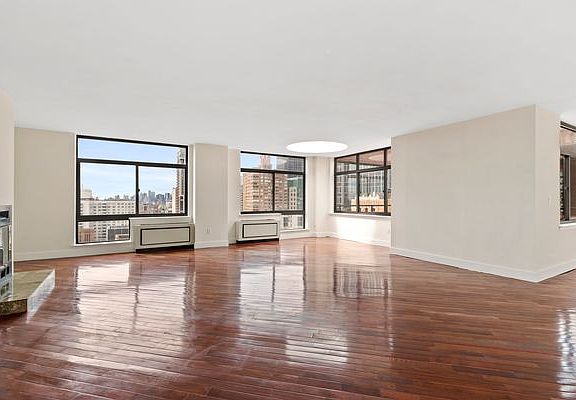 3rd image of 303 E 43rd St Penthouse H