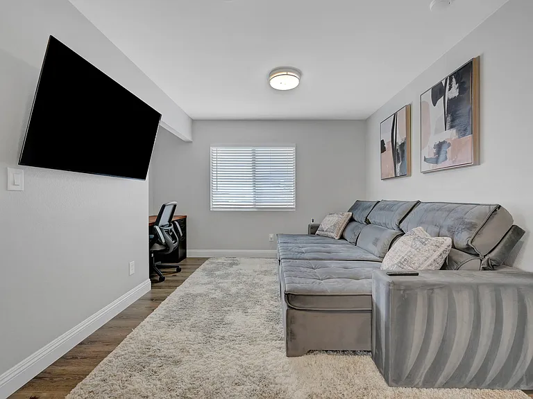 2239 Le Conte Ave — Photo 42