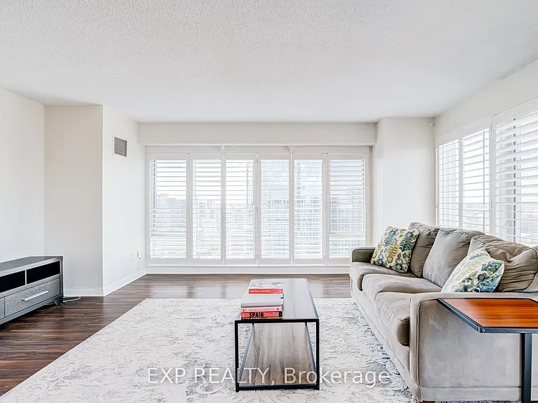 210 Victoria St #Penthouse 09 — Photo 11