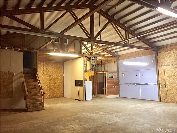 3rd image of 6913 NE Silver Springs Ln
