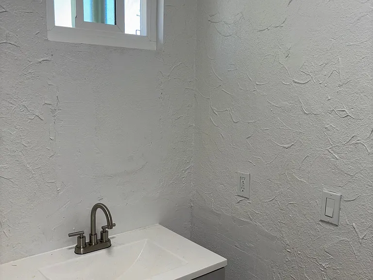 2556 Diamond St #B — Photo 11