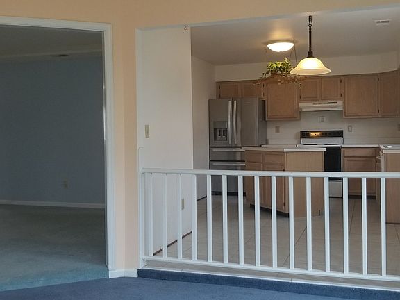 5th image of 1862 Bloomfield Dr