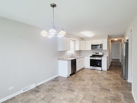 3rd image of 633 Yates Ave