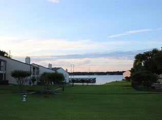 104B Lakeview Ter, Montgomery, TX 77356