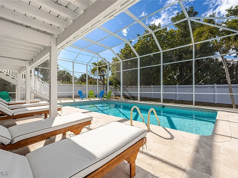 424 Lagoon Dr — Photo 35