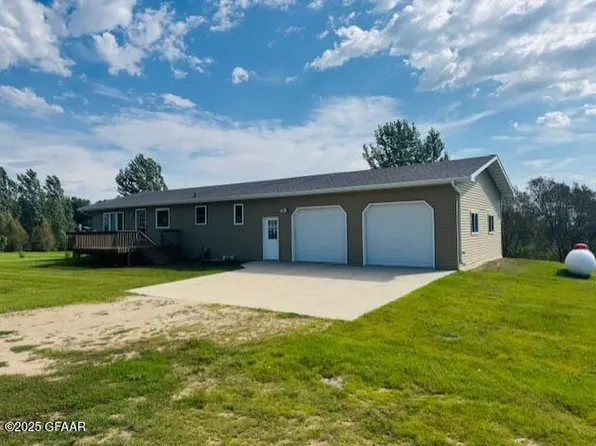 2012 Daniels Dr, Devils Lake, ND 58301
