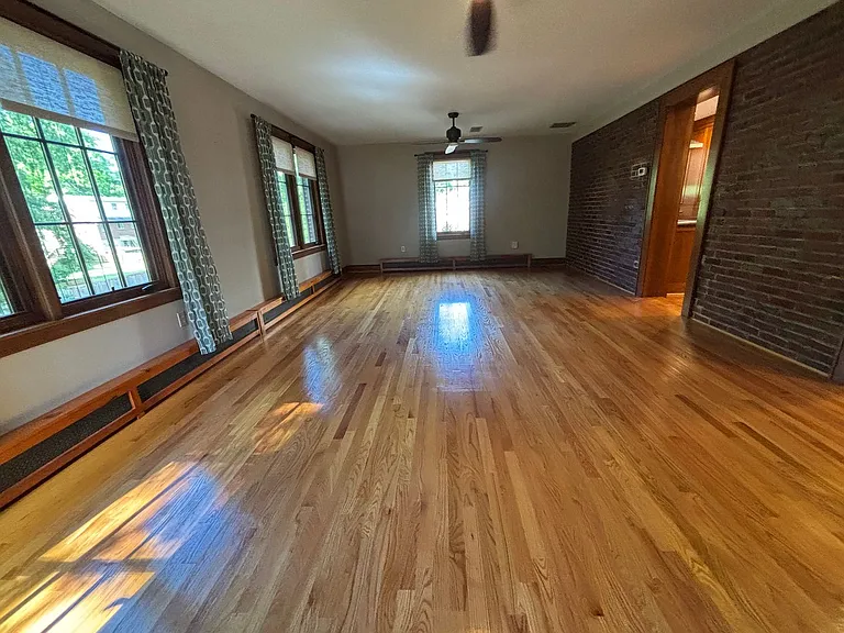 2412 Alberta Ave SW — Photo 17