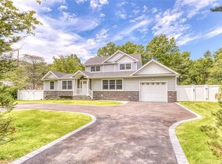 50 Southwoods Rd, Syosset, NY 11791