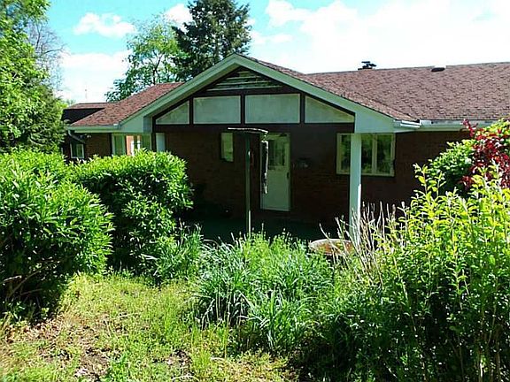 5th image of 371 Vernon Dr