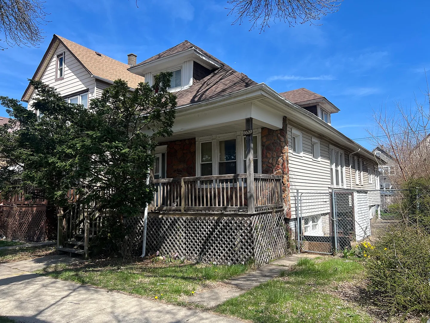 8639 S Burnham Ave photo 1