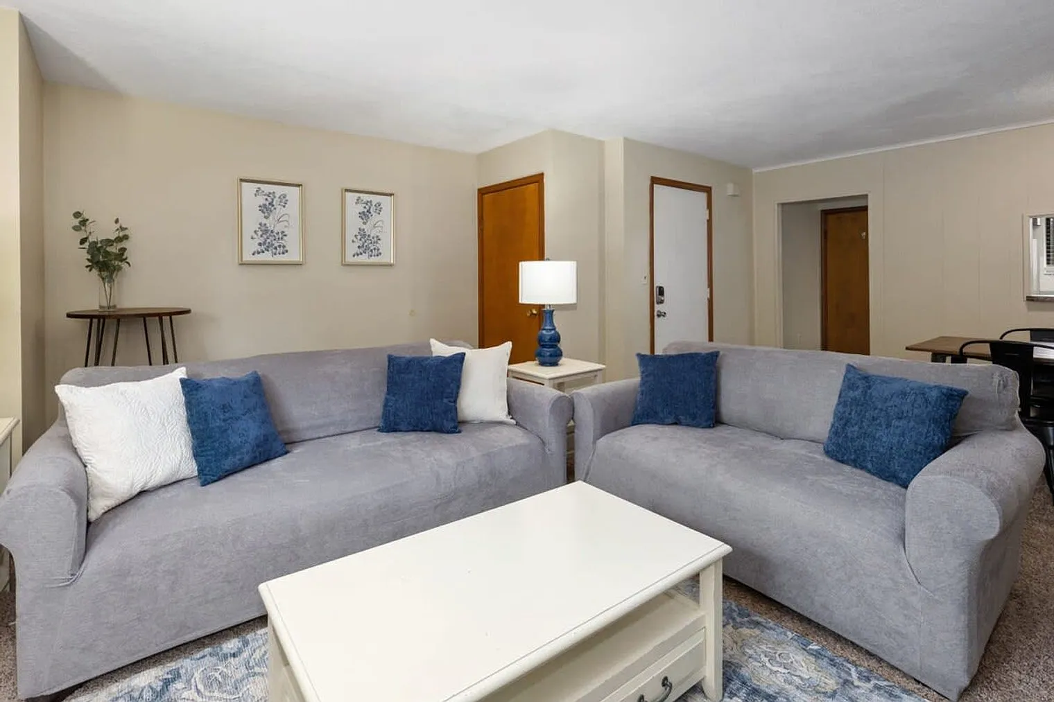 4 bed, 2.0 bath, 893 sqft, $3,381 — Photo 3