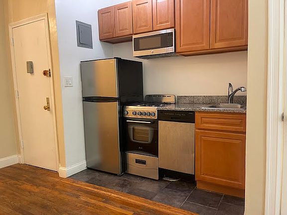 3rd image of 414 E 78th St #2F