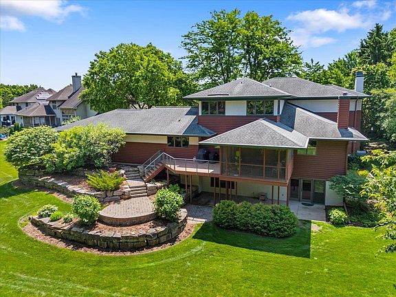 3rd image of 5870 Persimmon Dr