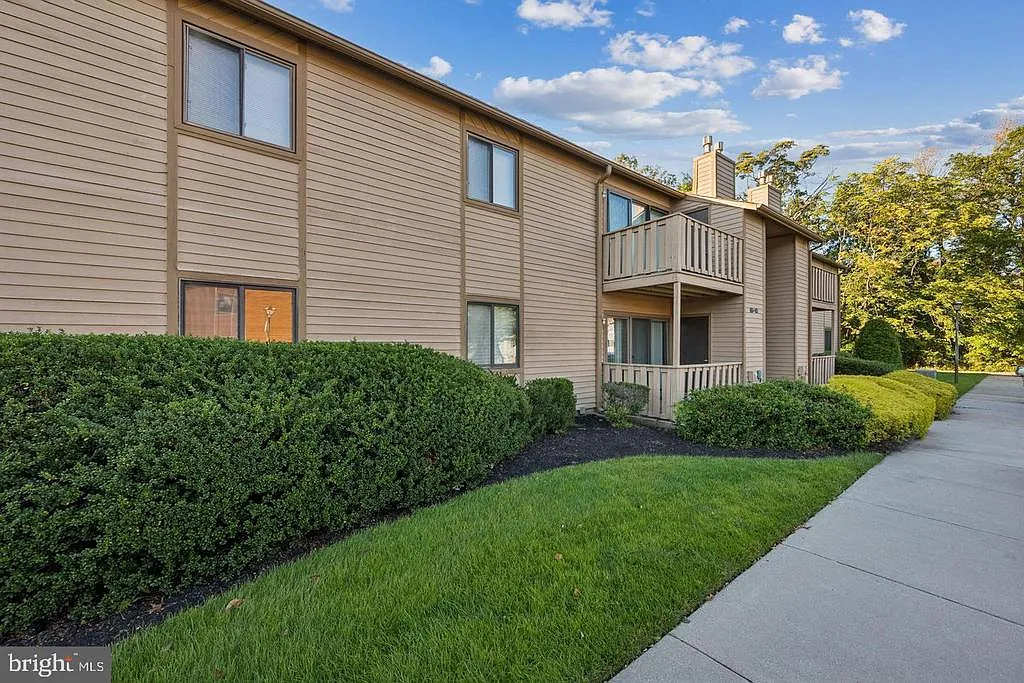 2 bed, 2.0 bath, 940 sqft, $2,100 — Photo 2