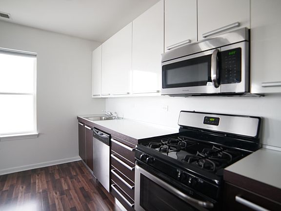 2nd image of 1542 W Glenlake Ave #5C
