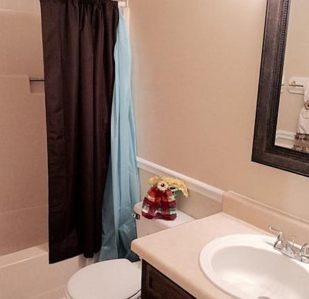 5th image of 709 N Hileah Ct