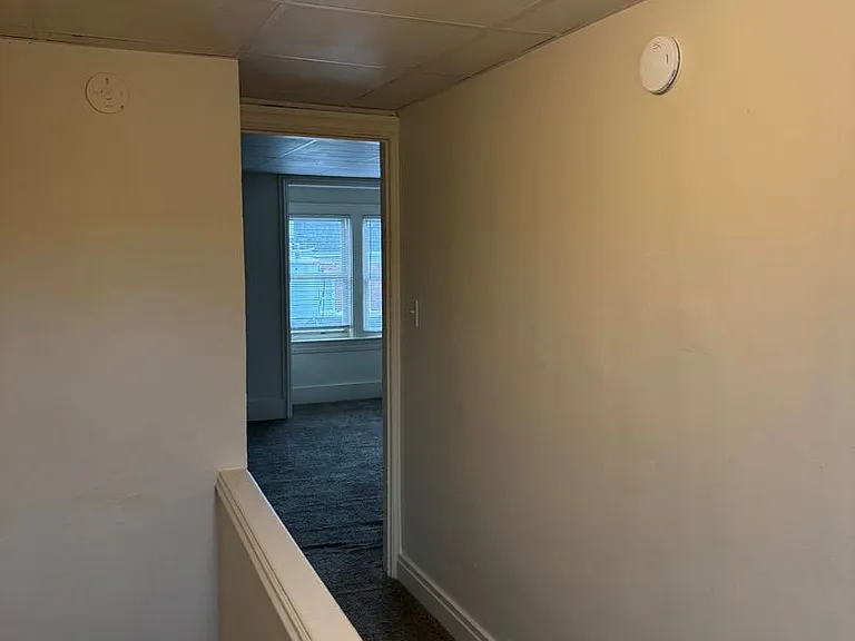 1559 W King St — Photo 15