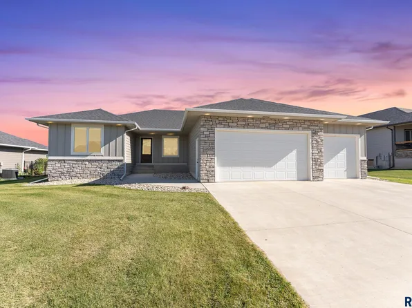 2305 S Galena Ct, Sioux Falls, SD 57110