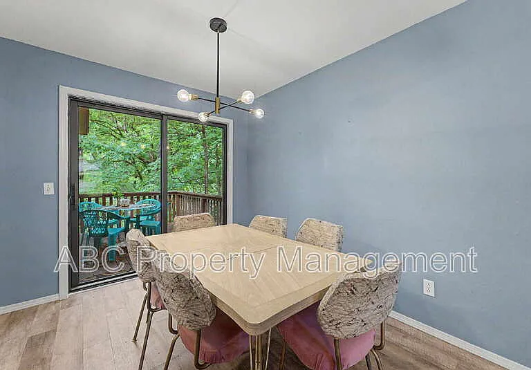 2 William Ln — Photo 5