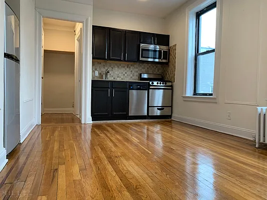 Rented by Hillel Realty Group | media 22