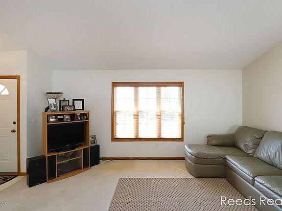 3rd image of 526 Macomb Ave NW